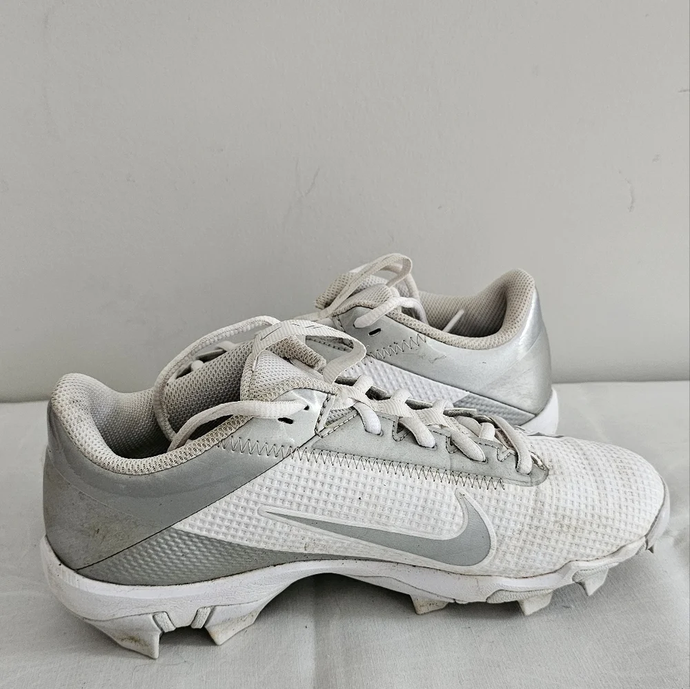 NIKE Phantom White & Gray Youth Sports Cleats, Shoes